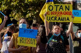 Ukrainian citizens in Chile protest outside the Russian Embassy